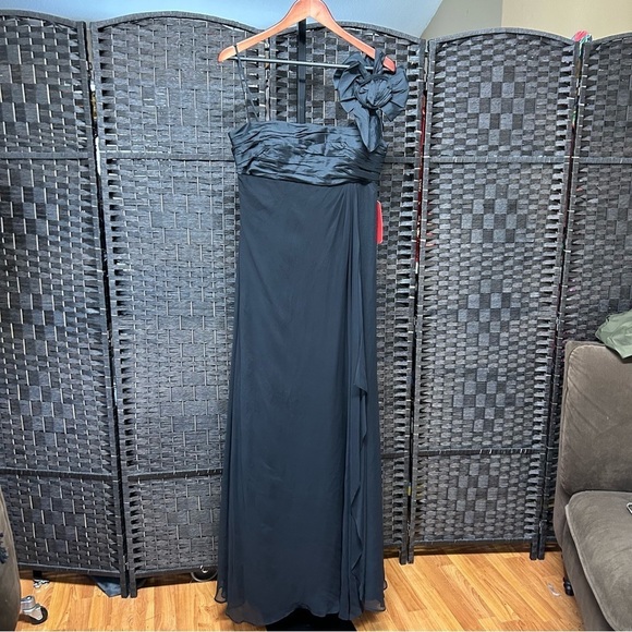 JS Collections black evening gown in black size 12 shoulder flower new - Picture 2 of 14